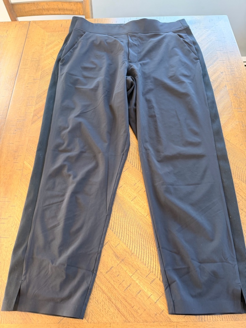Athleta Black Side-Panel Jogger Crop Pants -Brooklyn Ankle Pant